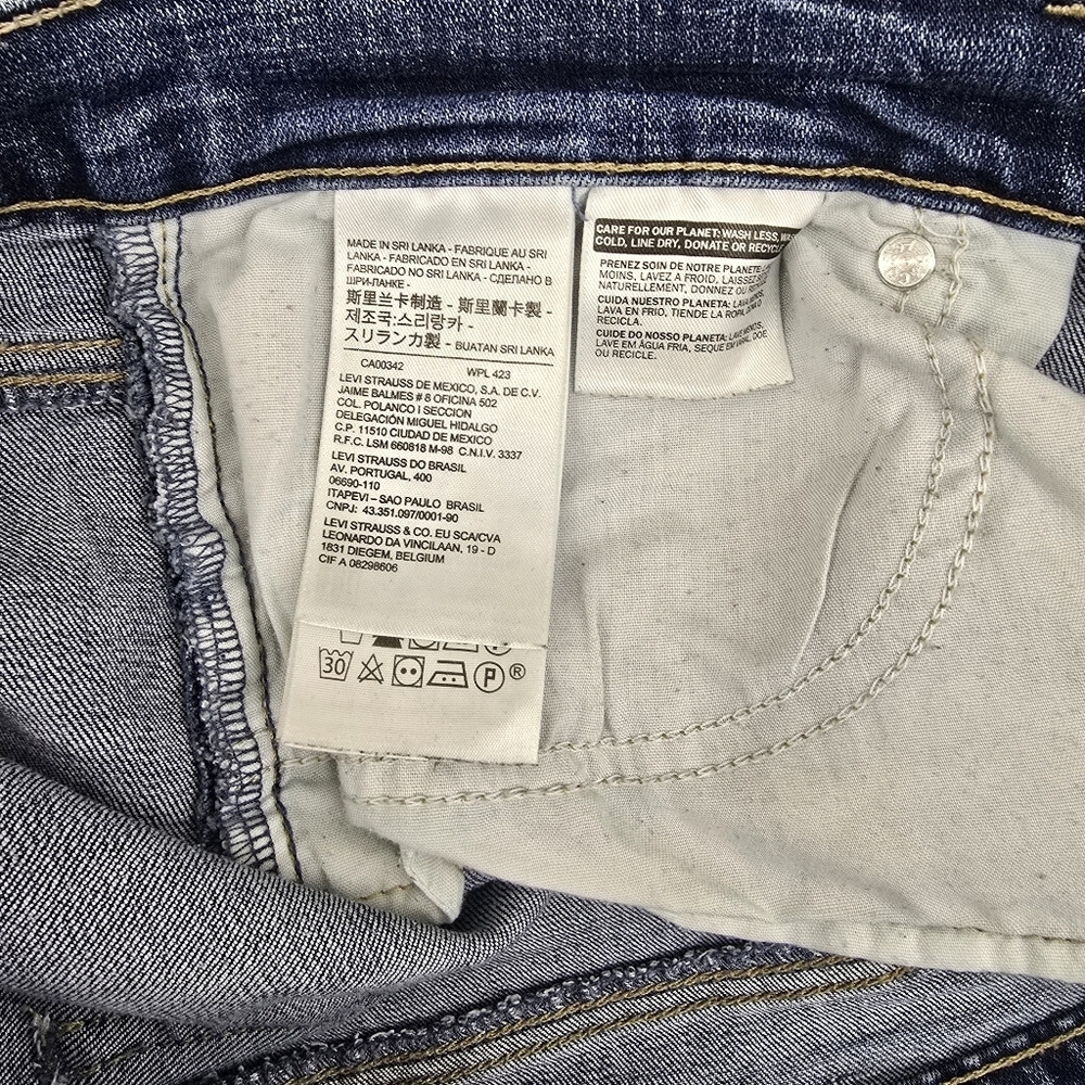 Levi Midlength Cuffed Jeans Shorts - Picture 4 of 5